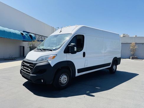 Used 2025 RAM ProMaster 2500 w/ Convenience Group FWD image 9