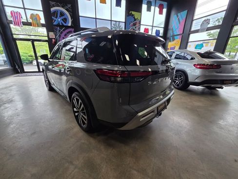 Used 2023 Nissan Pathfinder Platinum AWD/4WD image 6