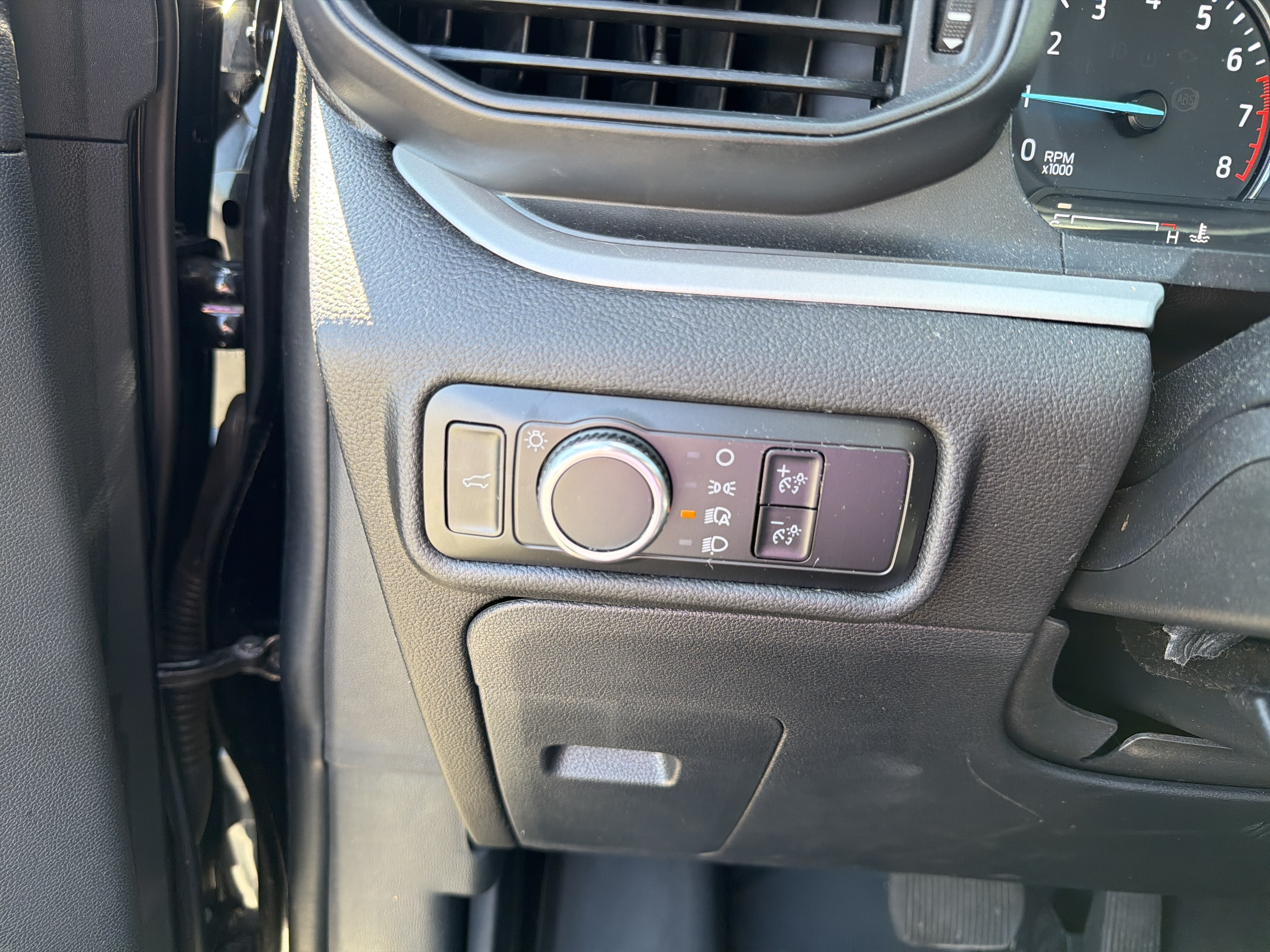 Used 2023 Ford Explorer XLT AWD/4WD image 15
