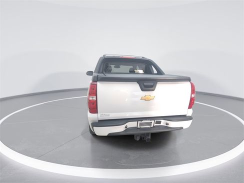 Used 2011 Chevrolet Avalanche LS image 7