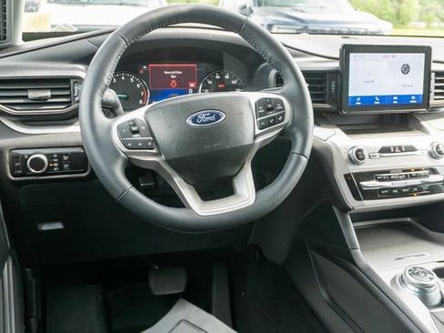 Used 2023 Ford Explorer XLT AWD/4WD image 13