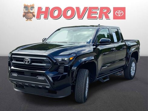 Used 2025 Toyota Tacoma SR5 AWD/4WD image 6