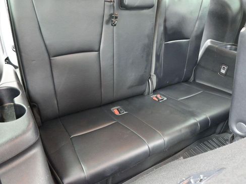 Used 2022 Toyota Highlander XLE FWD image 38