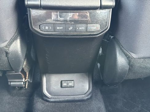 Used 2024 Toyota Highlander LE FWD image 18