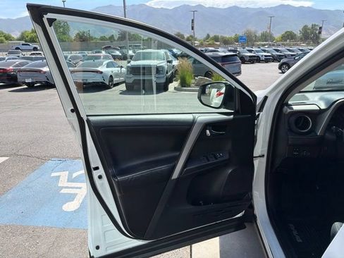 Used 2017 Toyota RAV4 XLE w/ Plus Special Value Package AWD/4WD image 10