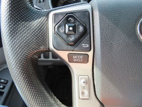 Used 2015 Toyota Tacoma PreRunner w/ Convenience Package image 18