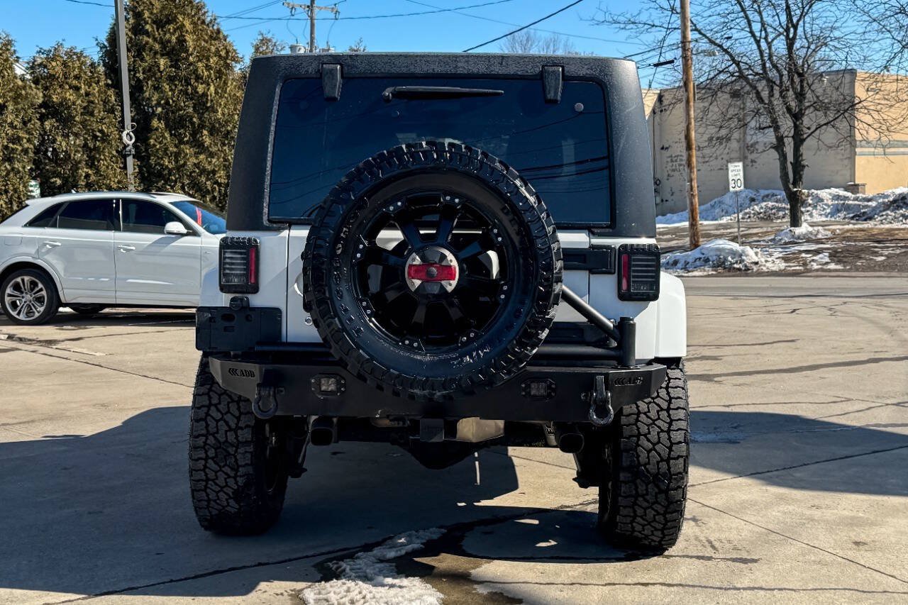 Used 2014 Jeep Wrangler Unlimited Sahara w/ Dual Top Group AWD/4WD image 5