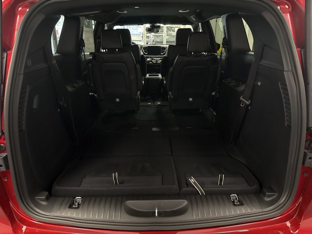 New 2026 Chrysler Pacifica Select AWD/4WD image 31