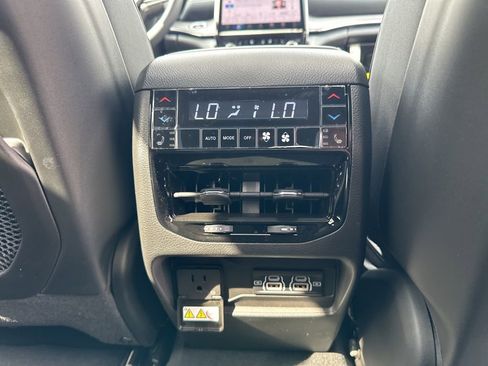 New 2024 Jeep Grand Cherokee Overland w/ Luxury Tech Group IV image 19