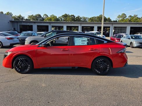 New 2027 Nissan Sentra SR w/ Floor Mat Package FWD image 2