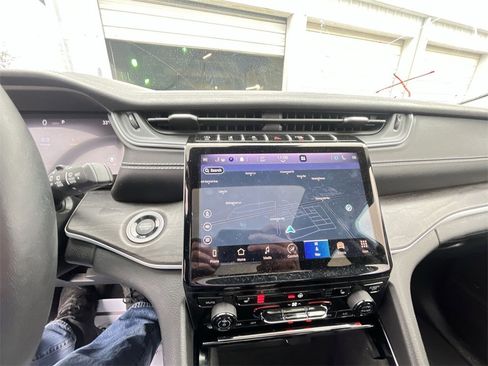 Used 2022 Jeep Grand Cherokee Limited image 18