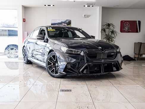 Used 2025 BMW M5 w/ Carbon Package image 5