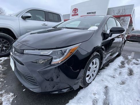 Used 2023 Toyota Corolla LE image 2