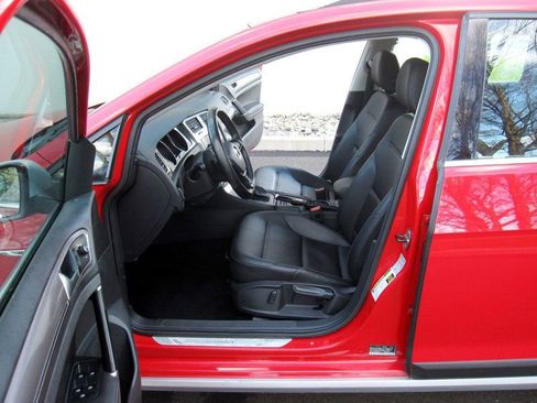 Used 2017 Volkswagen Golf Alltrack SEL image 17