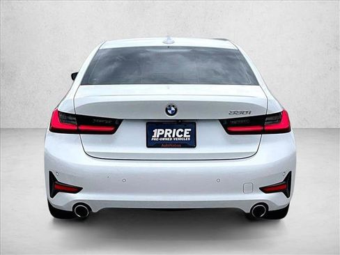 Used 2018 BMW 320i Sedan RWD image 4