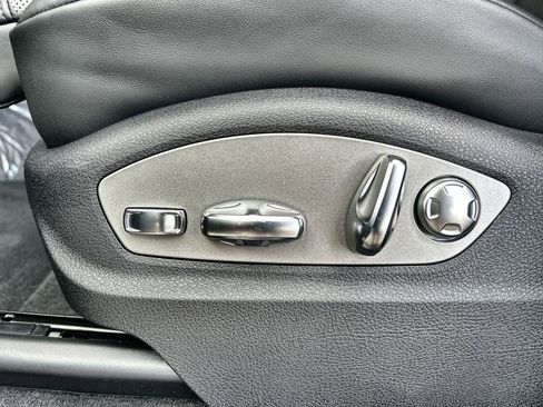 Certified 2026 Porsche Macan AWD/4WD image 8