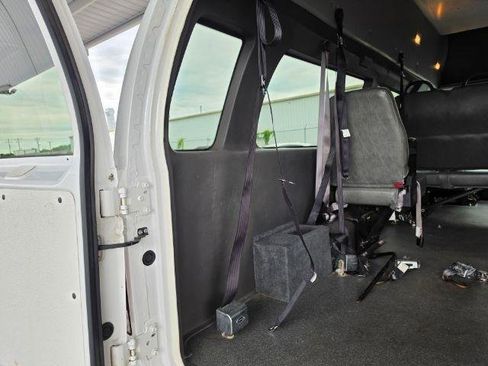 Used 2009 Ford E-350 and Econoline 350 Extended Super Duty RWD image 31