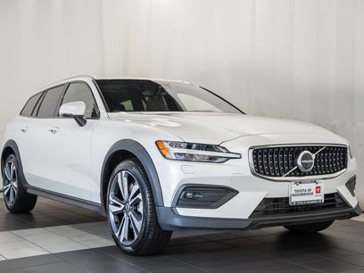 Used 2025 Volvo V60 B5 Cross Country Plus