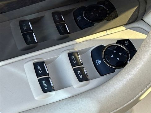 Used 2013 Lincoln MKS image 13