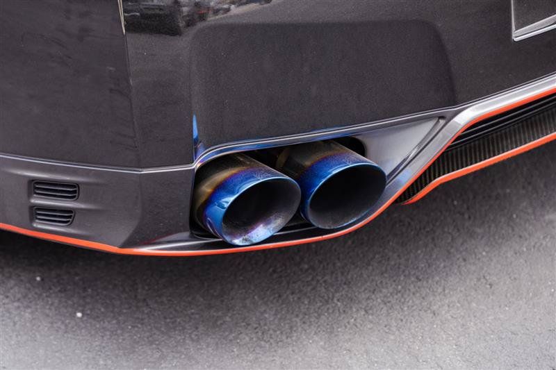 Used 2015 Nissan GT-R Black Edition AWD/4WD image 9