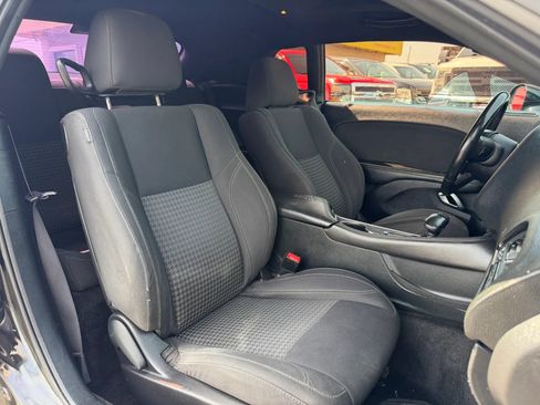 Used 2016 Dodge Challenger SXT RWD image 10