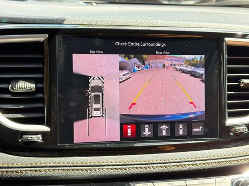 Used 2023 Chrysler Pacifica Pinnacle FWD image 30