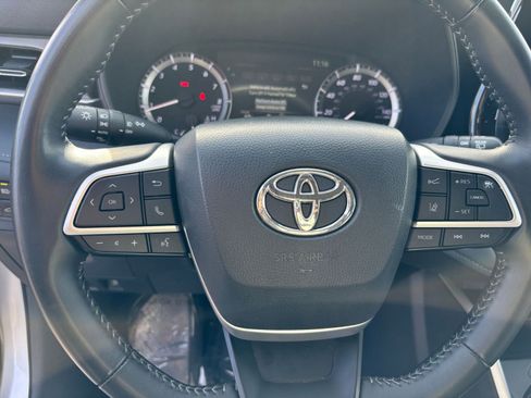 Used 2025 Toyota Highlander LE image 29