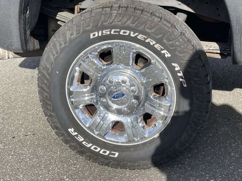 Used 2015 Ford F250 Lariat w/ Chrome Package image 9