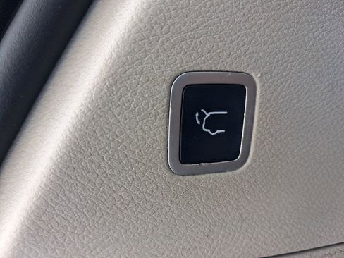 Used 2021 Chrysler Pacifica Touring-L FWD image 10