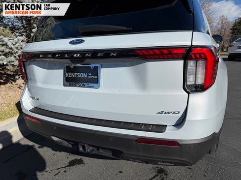 Used 2025 Ford Explorer Active image 38