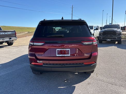 New 2025 Jeep Grand Cherokee Limited image 4