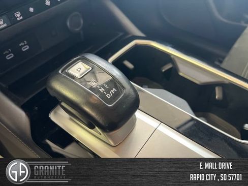 Used 2025 Mitsubishi Outlander SE FWD image 24