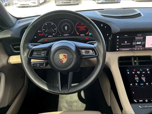 Used 2022 Porsche Taycan image 5