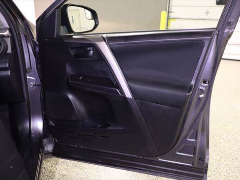 Used 2018 Toyota RAV4 LE FWD image 34