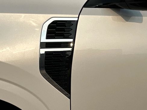 New 2026 Nissan Armada SL w/ Captain's Chari Seat Package AWD/4WD image 9