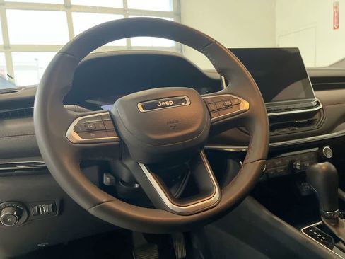 Used 2023 Jeep Compass Trailhawk image 14