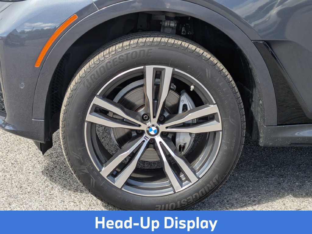 Used 2022 BMW X7 xDrive40i w/ M Sport Package AWD/4WD image 13