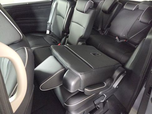 New 2026 Honda Odyssey Touring image 13