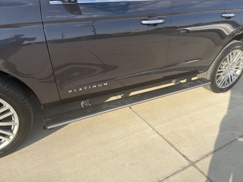 Used 2024 Ford Expedition Platinum image 6