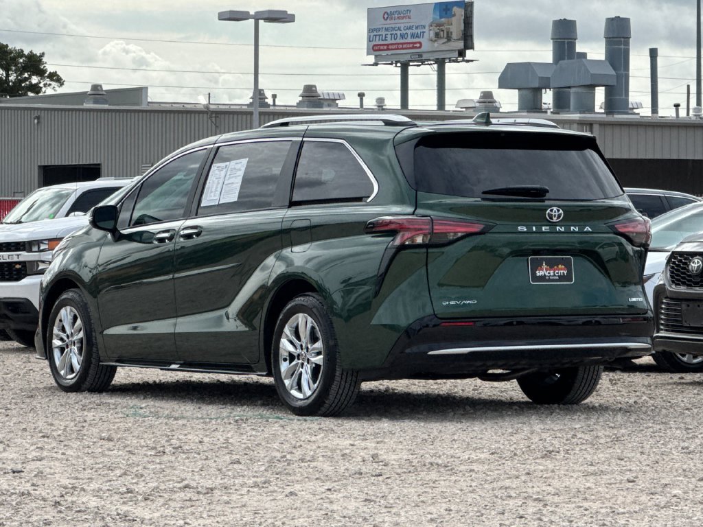 Used 2026 Toyota Sienna Limited AWD/4WD image 4