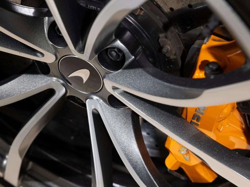 Used 2023 McLaren Artura image 11