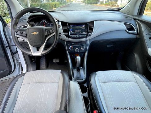 Used 2018 Chevrolet Trax LT w/ LT Convenience Package image 8