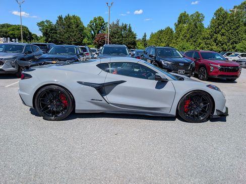 Used 2025 Chevrolet Corvette Z06 w/ Z07 Performance Package RWD image 6