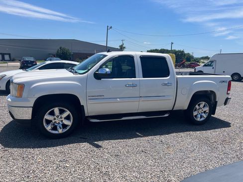 Used 2012 GMC Sierra 1500 SLE w/ Regional Value Package AWD/4WD image 2