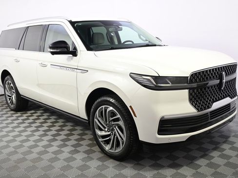 New 2025 Lincoln Navigator L Reserve image 8