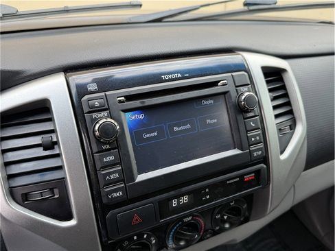 Used 2013 Toyota Tacoma PreRunner image 18