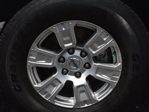 Used 2023 Nissan Titan SV RWD image 10