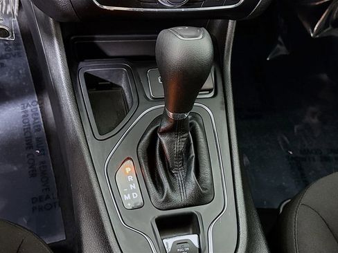 Used 2021 Jeep Cherokee Latitude w/ Mopar Interior Package FWD image 10