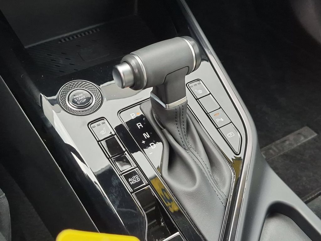 Certified 2025 Kia Niro EX FWD image 16
