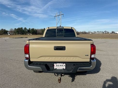 Used 2016 Toyota Tacoma TRD Off-Road image 12